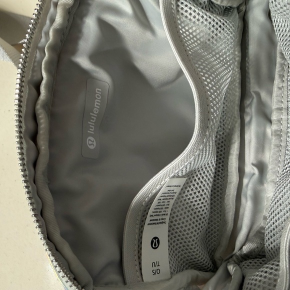 Lululemon Athletica Holographic Crossbody/waist bag/fanny back - Picture 4 of 9
